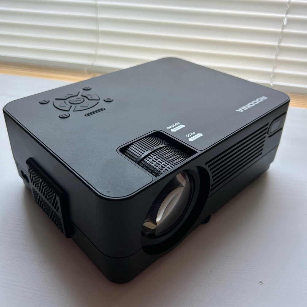 Roconia Projector - Picture 3 of 6